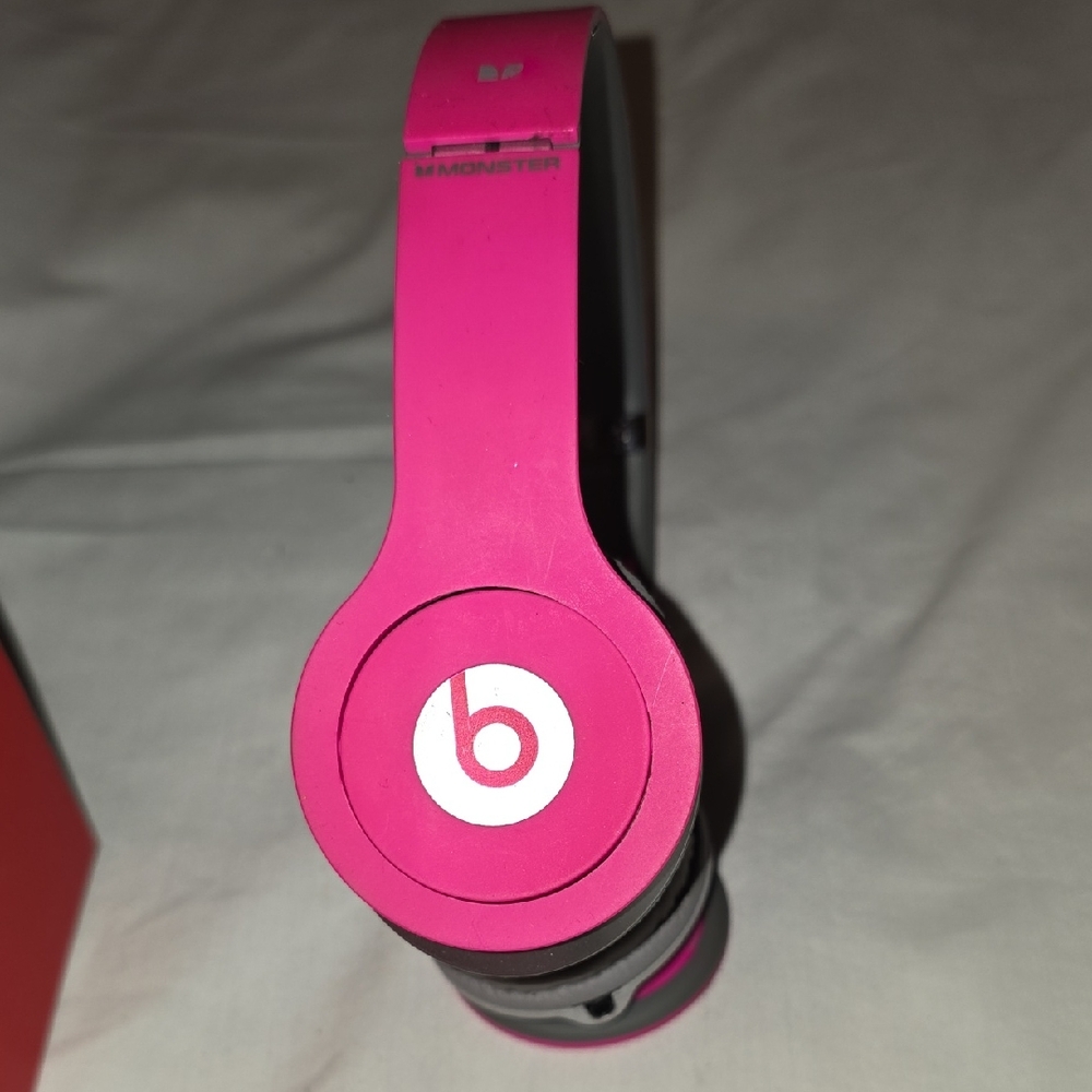 Limited Edition Beats Solo HD Headphones (RED)